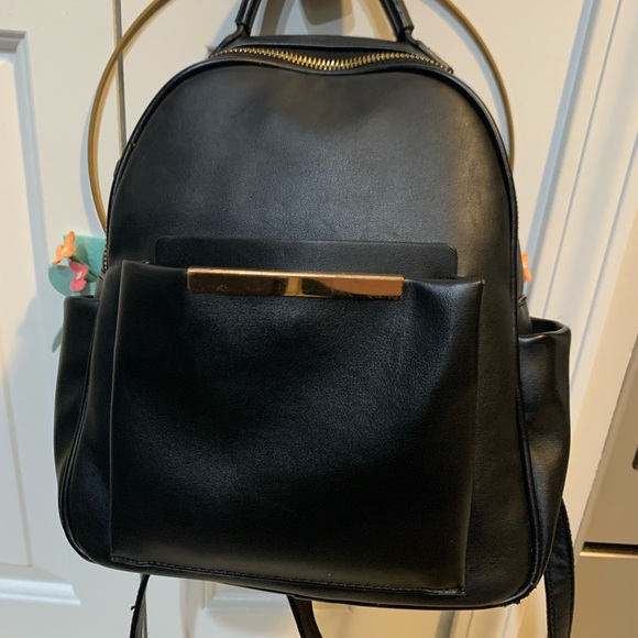 Backpack - Picture 1 of 7